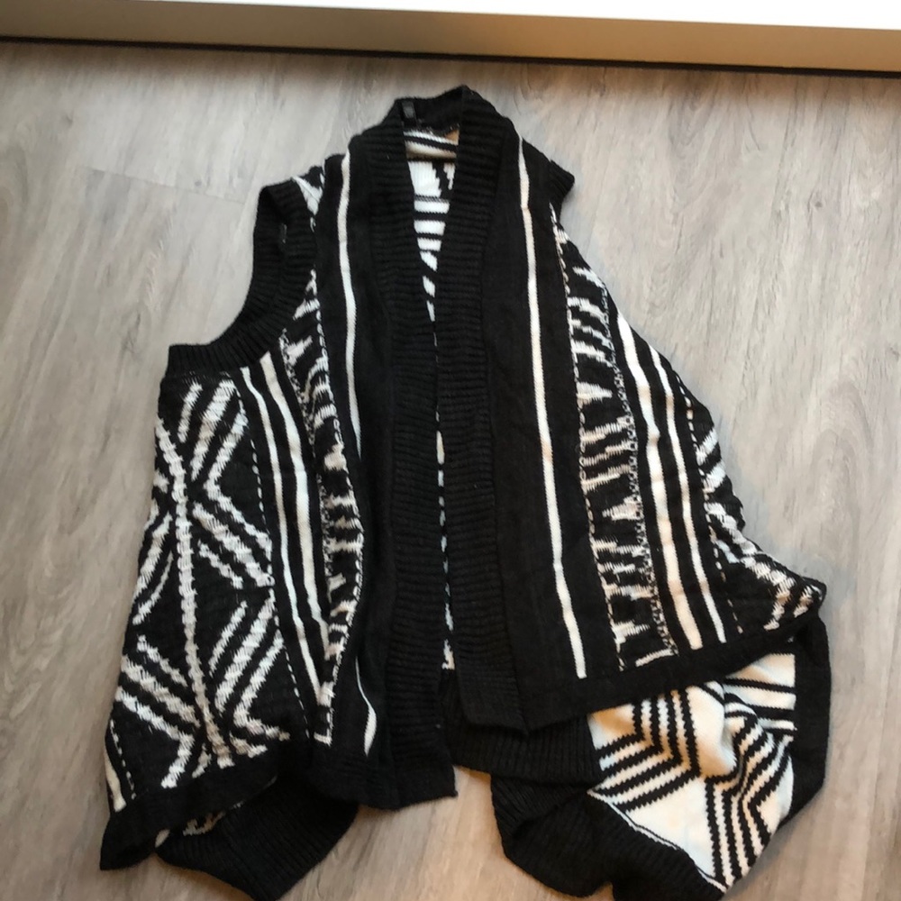 Black and white designed sweater vest
